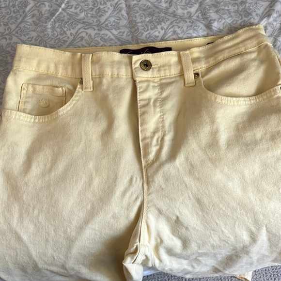 Gloria Vanderbilt Amanda Jeans Butter Yellow size 8 Perfect for Spring - Picture 4 of 7